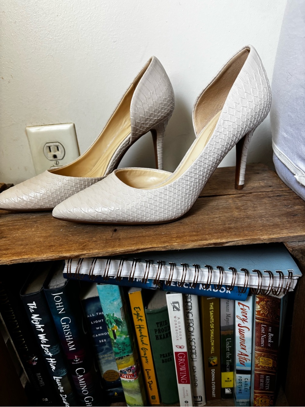 Women's Pointed Toe Jessica Simpson High Heels in Light Beige